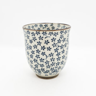 tasse évasée petites fleurs